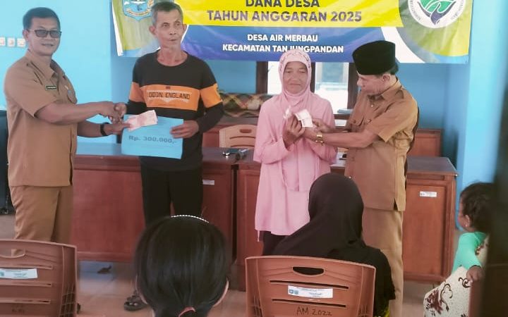 Pemberian BLT DD Desa Air Merbau