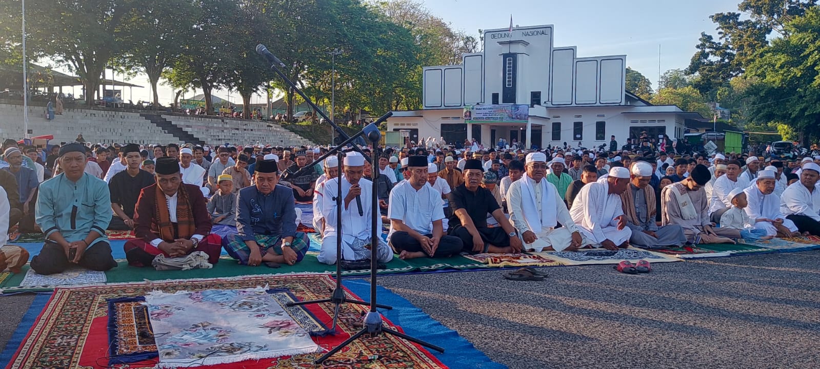 PHBI Kecamatan Tanjungpandan menyelenggarakan Sholat Idul Adha di Halaman Gedung Nasional Kelurahan Kota Kecamatan Tanjungpandan