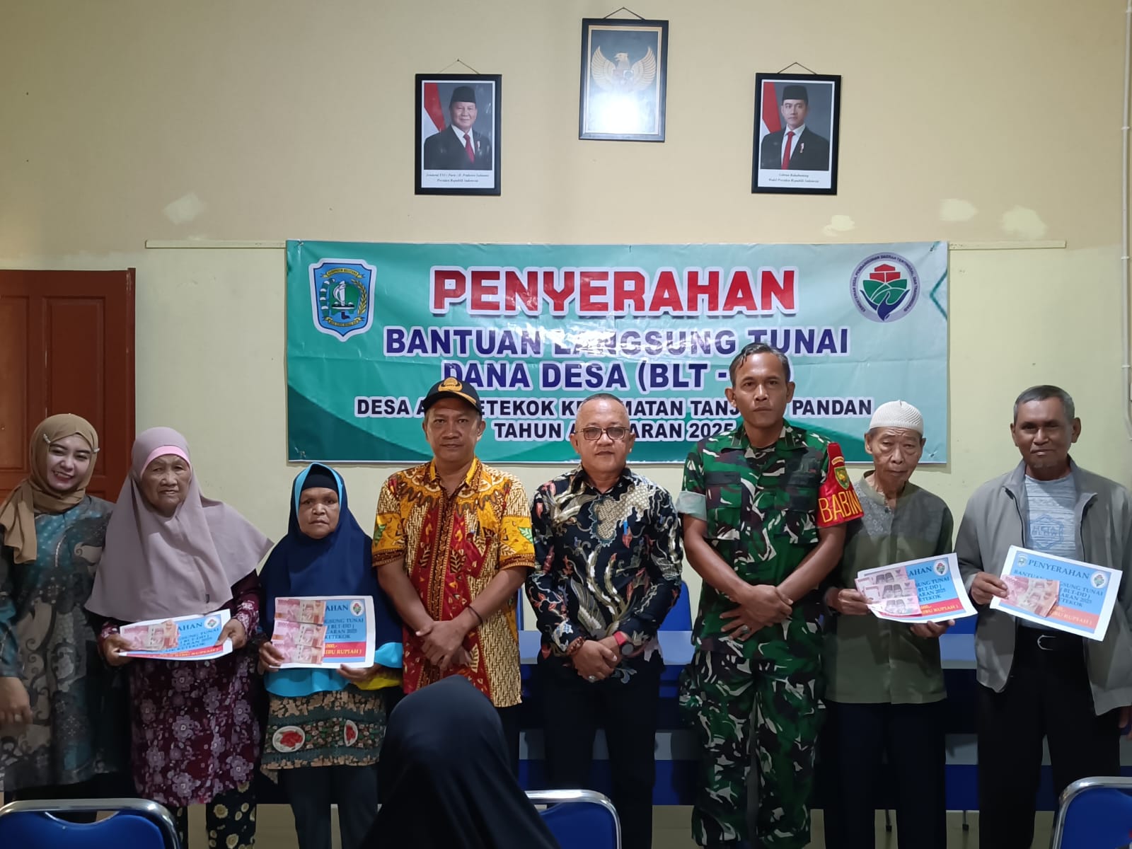 Penyerahan BLT DD Desa Aik Ketekok Kecamatan Tanjungpandan