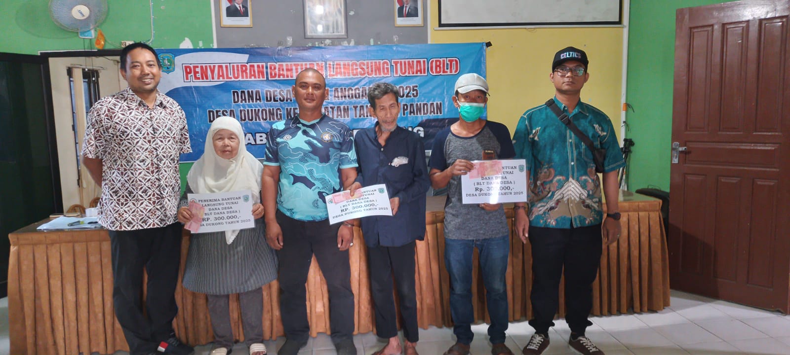 Penyerahan BLT DD Desa Dukong Kecamatan Tanjungpandan